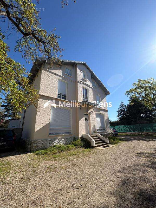 Appartement à BEAUCHAMP