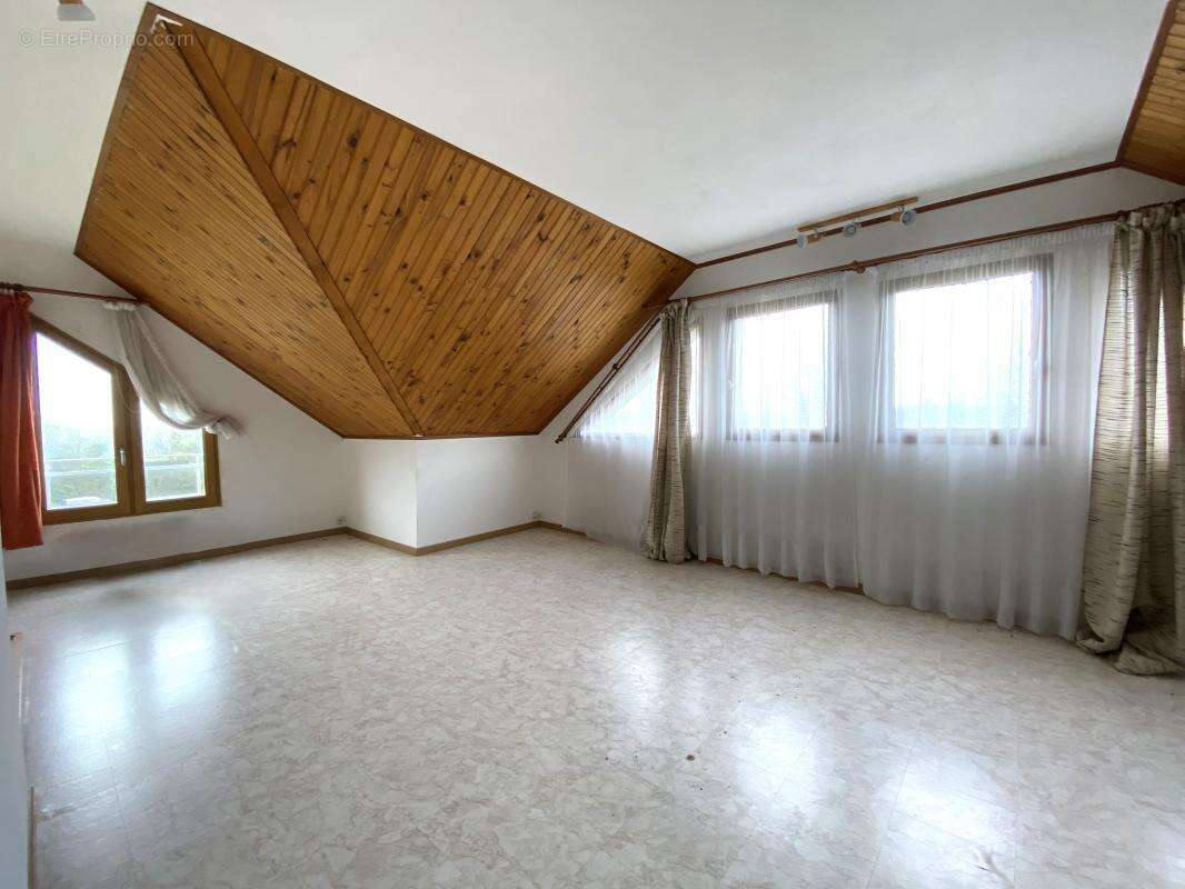 Maison à MOUSSEAUX-SUR-SEINE