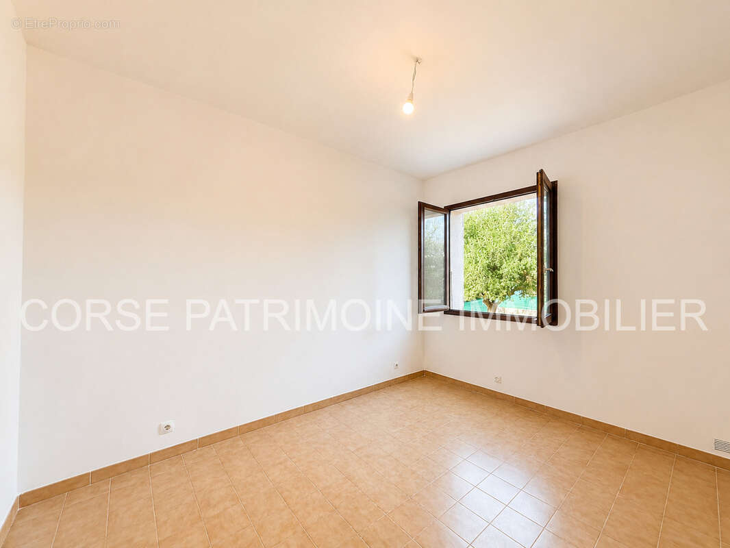 Villa aux multiples possibilités au coeur de Solenzara - photo 18