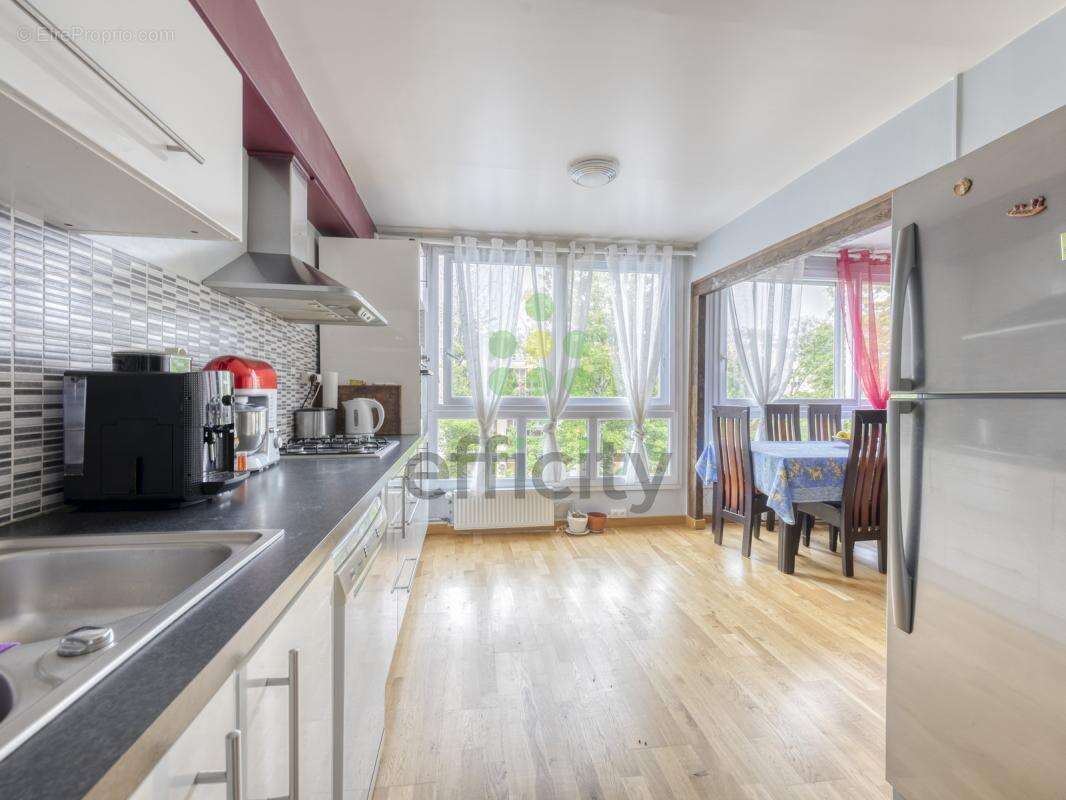 Appartement à COMBS-LA-VILLE