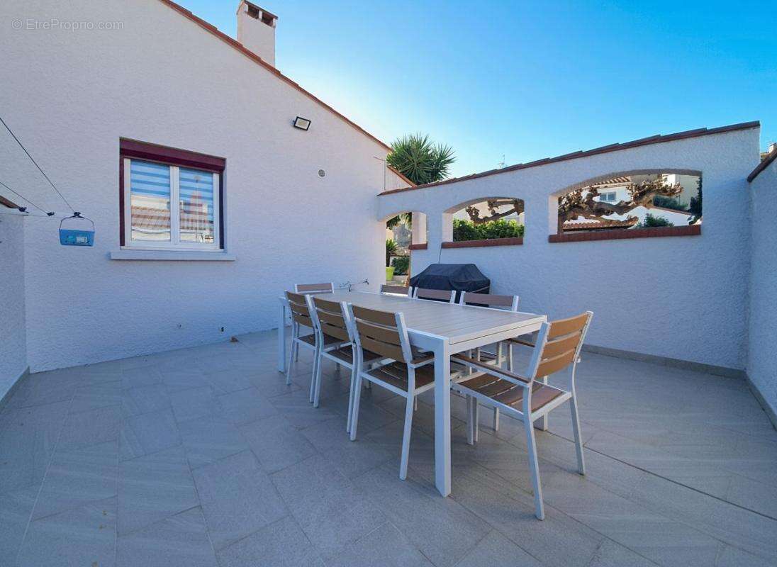 Maison à VILLENEUVE-DE-LA-RAHO