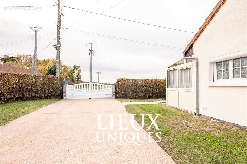 Maison à MEUSNES