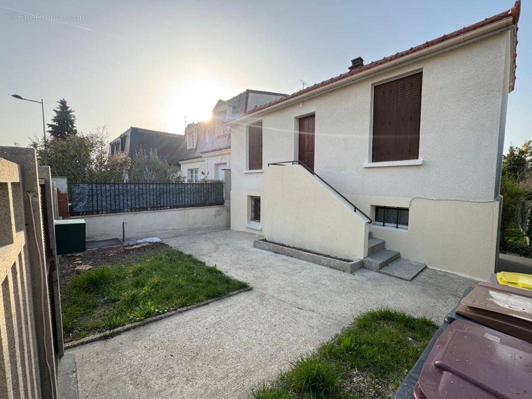 Maison à CHENNEVIERES-SUR-MARNE