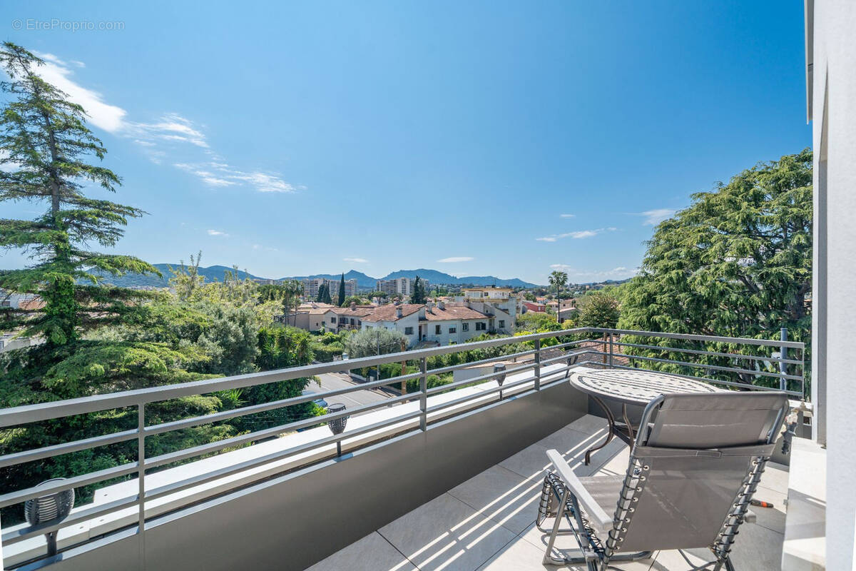 Appartement à MANDELIEU-LA-NAPOULE