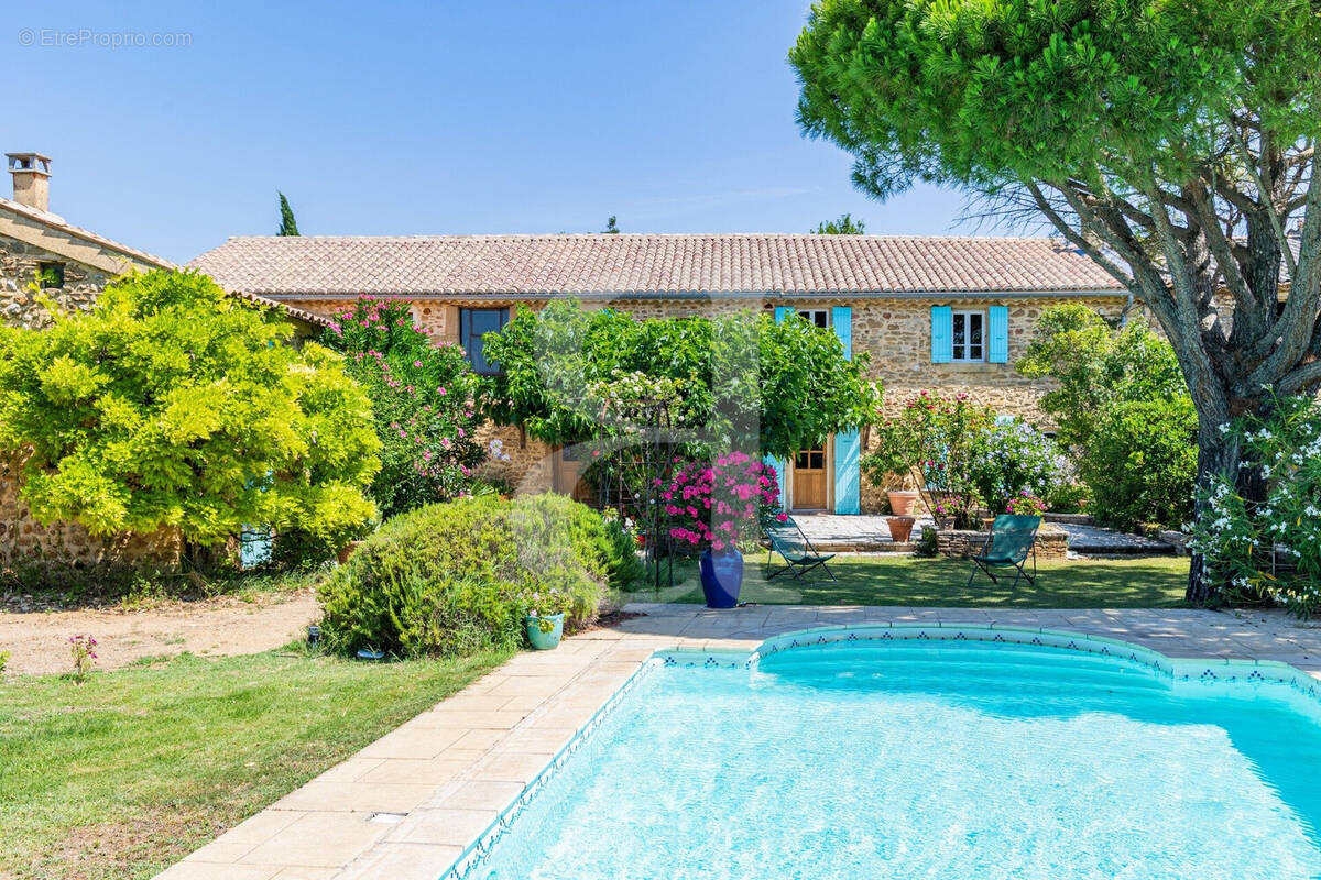 Maison à SAINTE-CECILE-LES-VIGNES