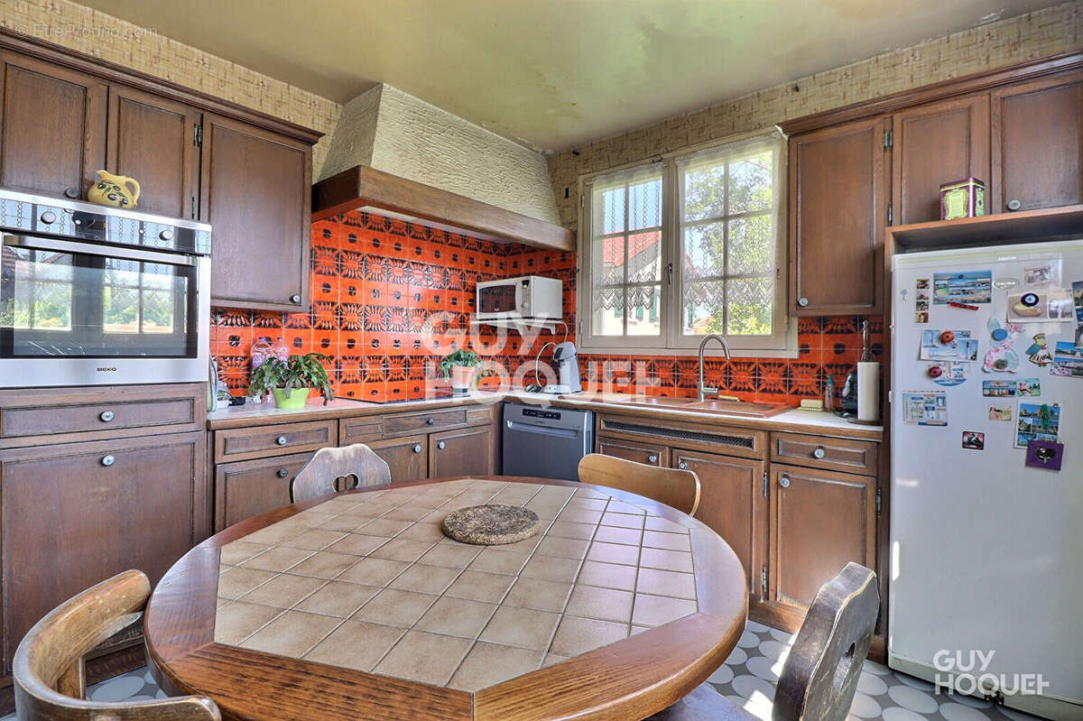 Maison à SAINTE-GENEVIEVE-DES-BOIS