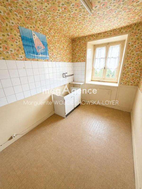Maison de ville en pierre avec double garage - Fort potentiel - photo 7