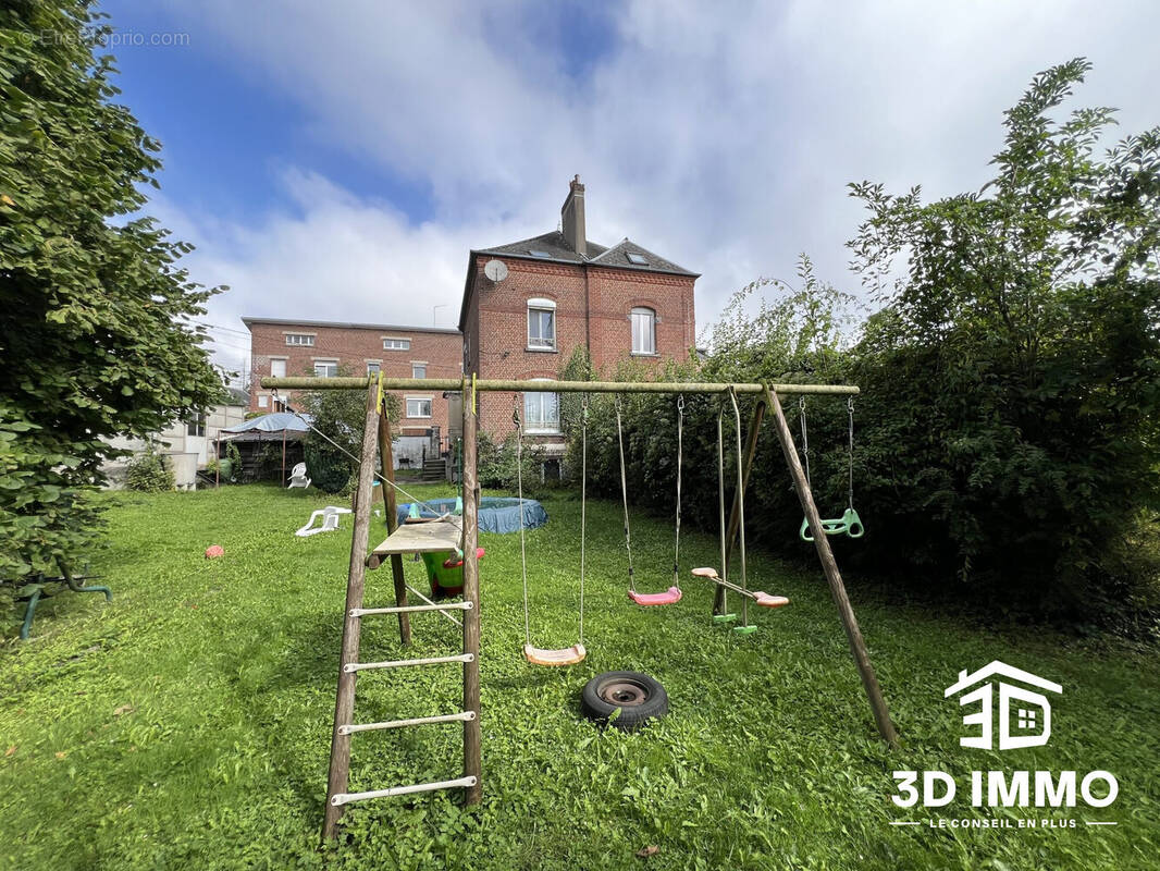 Maison à AVESNES-SUR-HELPE