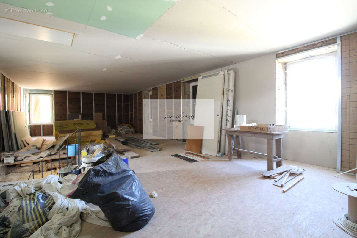 ENSEMBLE IMMOBILER : T4 ; T2 local commercial et grange - photo 16