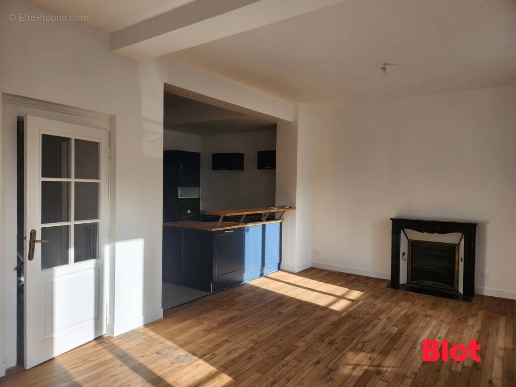 Maison 152 m² à Fougeres  - photo 2
