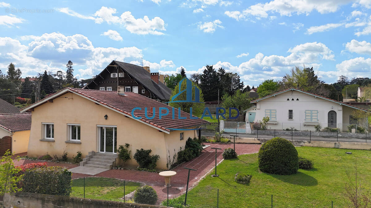 Maison à RIORGES