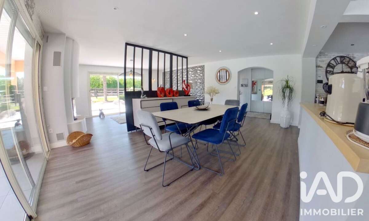 Maison 160 m² à Laval  - photo 8