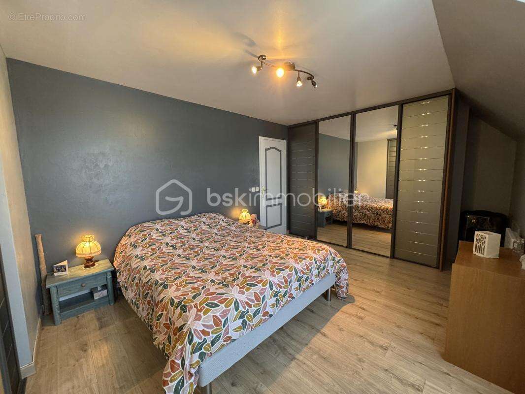 Maison à FONTENAY-LE-VICOMTE