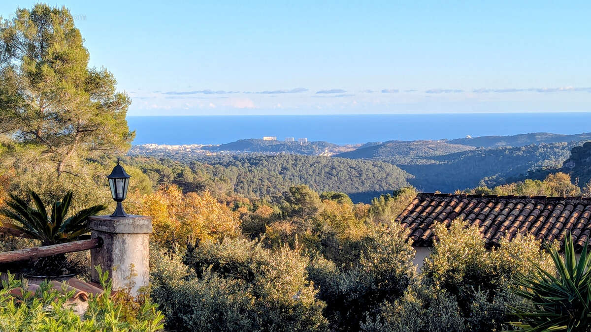 Maison à TOURRETTES-SUR-LOUP