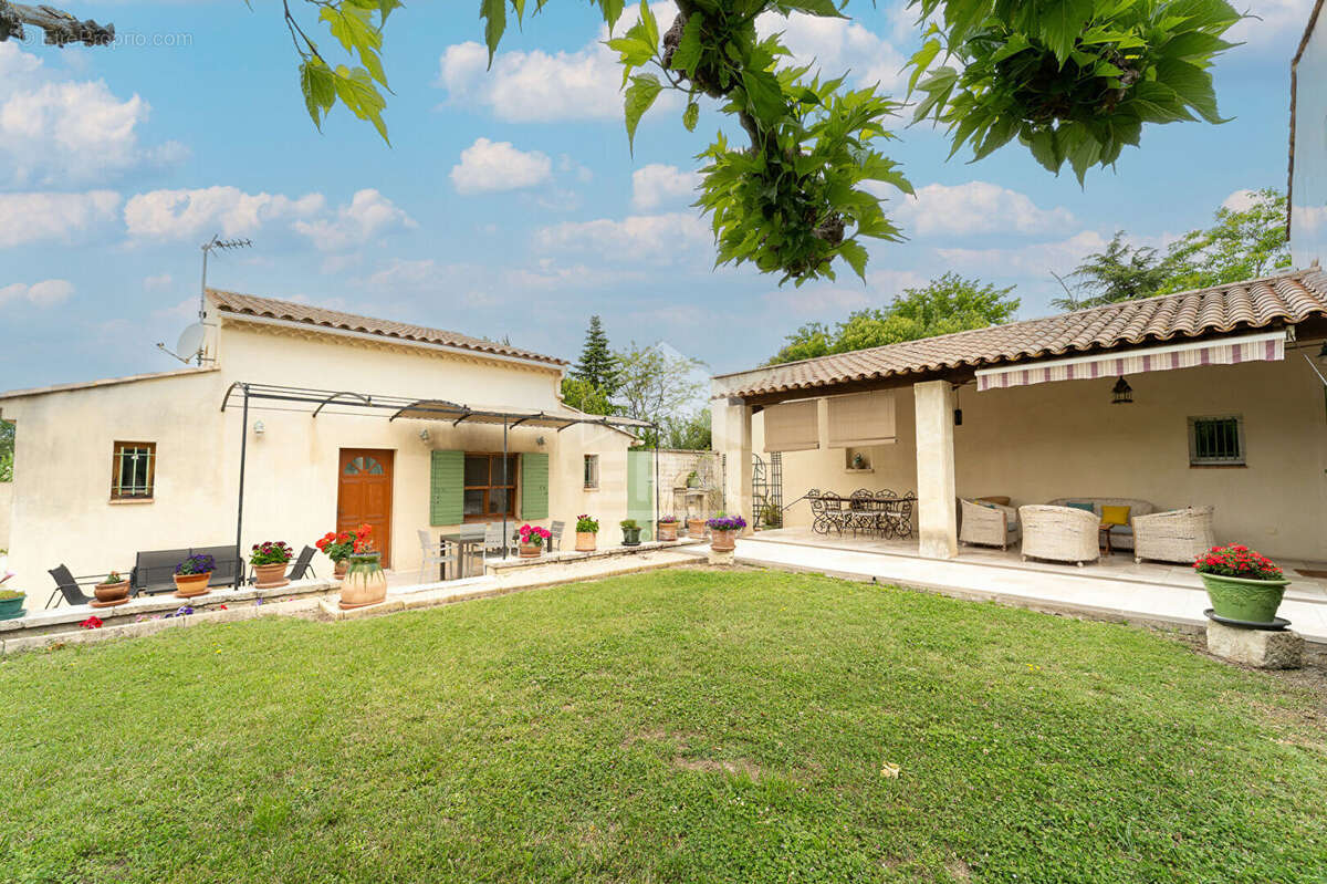 Maison à EYRAGUES