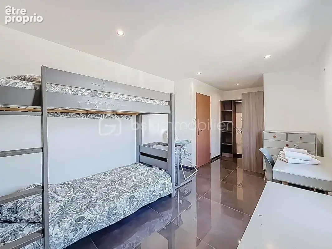 *** superbe villa contemporaine de 247 m² – grand garage de 110 m² – nissan-lez-enserune *** - photo 12