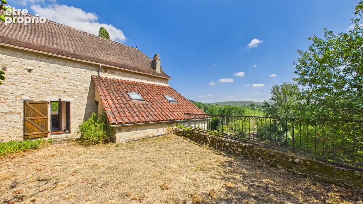 Ancien presbytère du XVIIe siècle avec vue dominante sur la vallée du Lot - photo 20