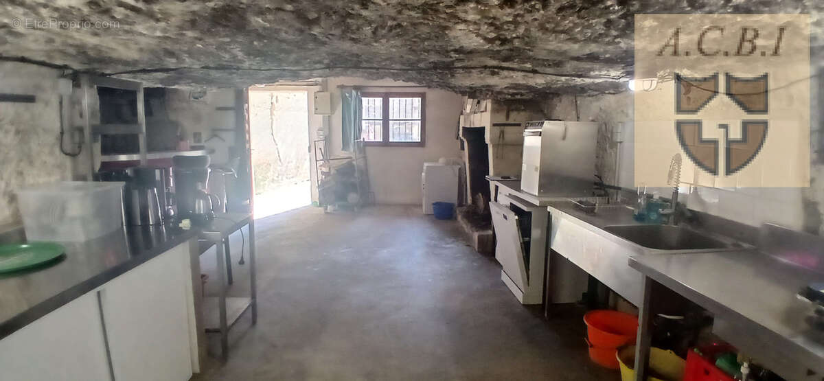 Cave troglodyte aménagée pour réceptions ( 70 personnes ) avec habitation indépendante - photo 5