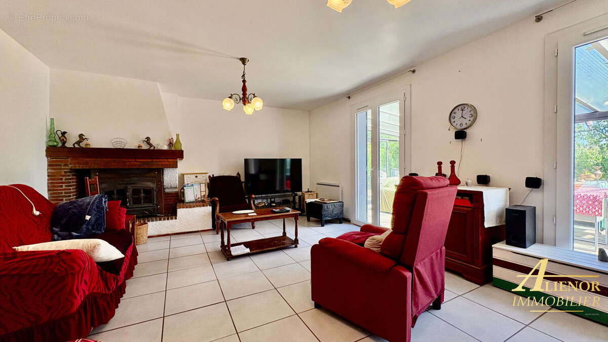 Maison à SAINT-YRIEIX-LA-PERCHE