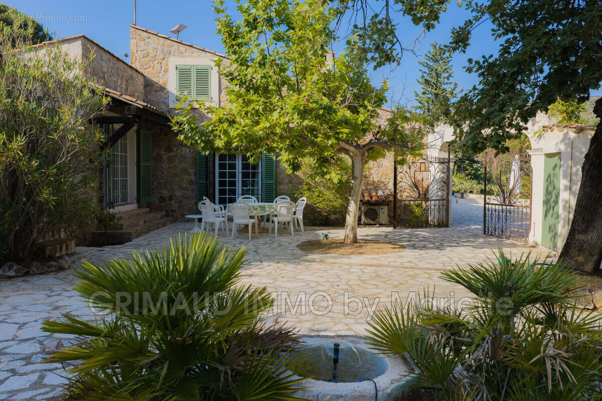 Maison 250 m² à Plan-De-La-Tour  - photo 8