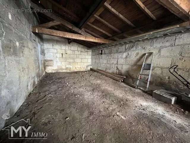 Parking à CASTILLON-LA-BATAILLE