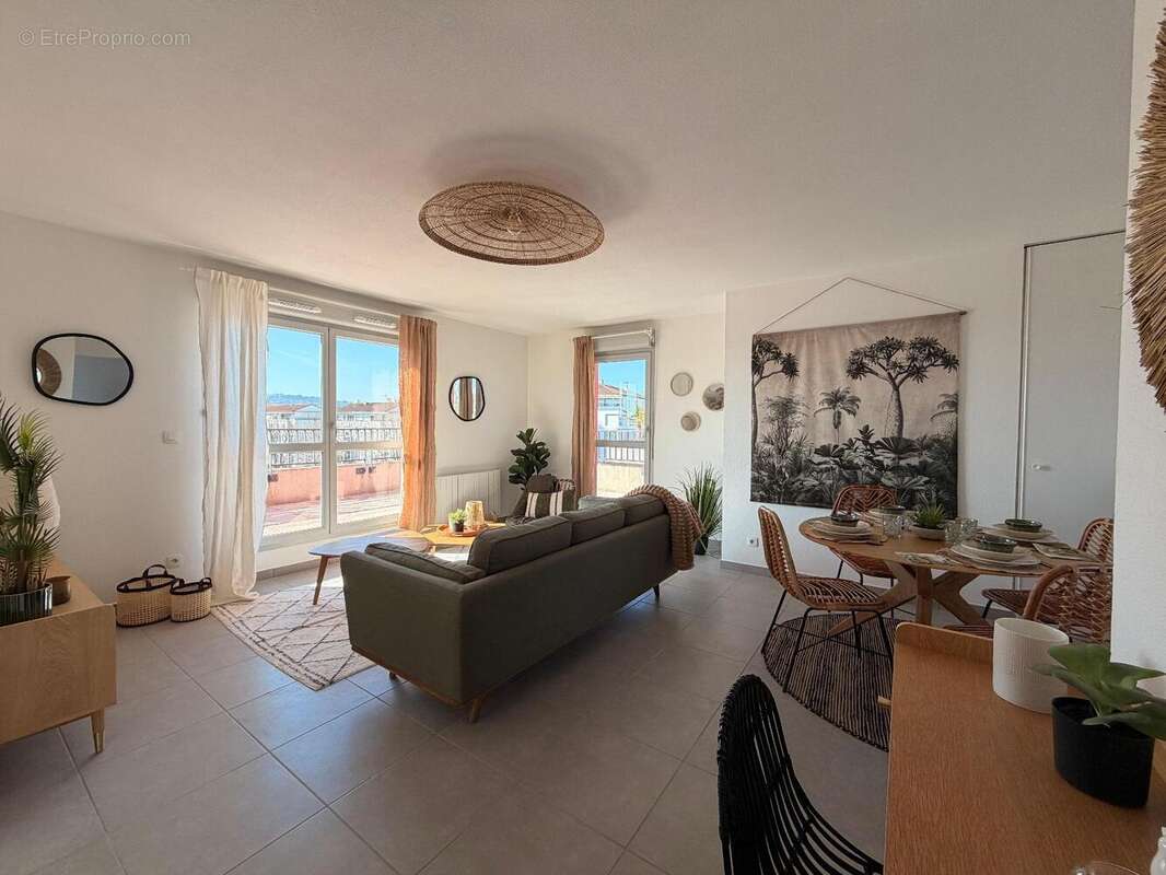   - Appartement à VILLEFRANCHE-SUR-SAONE