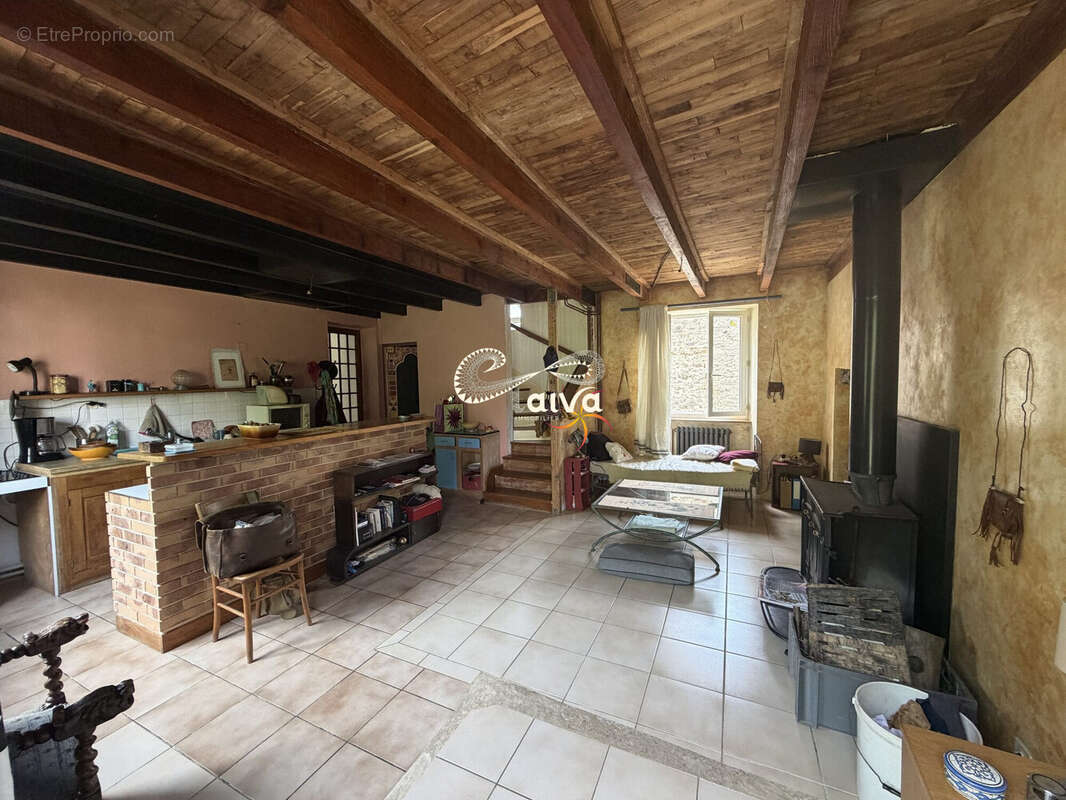 Maison en pierre à vendre Mesnil Roc'h - 80m²- 2 chambres - espace du stockage au dessus du garage  - Maison à PLESDER