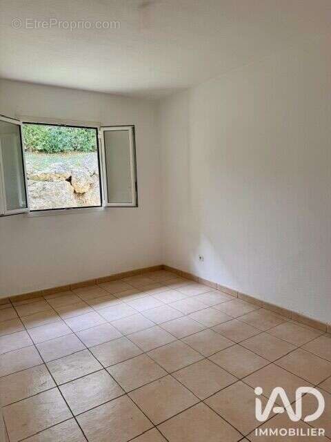 Appartement 46 m² à Les Abymes  - photo 4