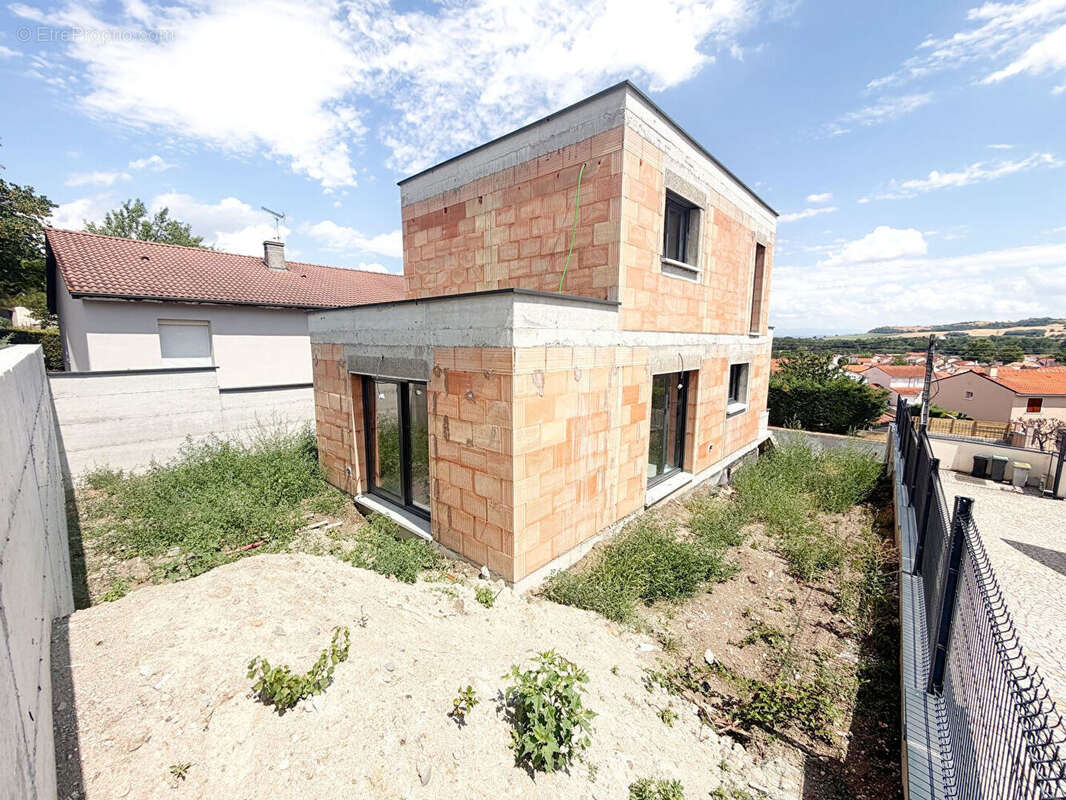 Villa 5 pièces de 111 m2 avec piscine intérieure - photo 8