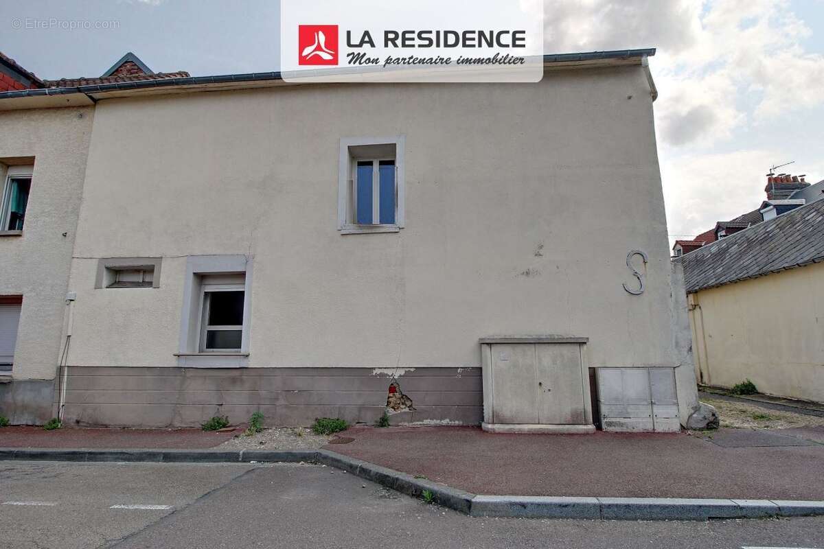 Maison à SAINT-ETIENNE-DU-ROUVRAY