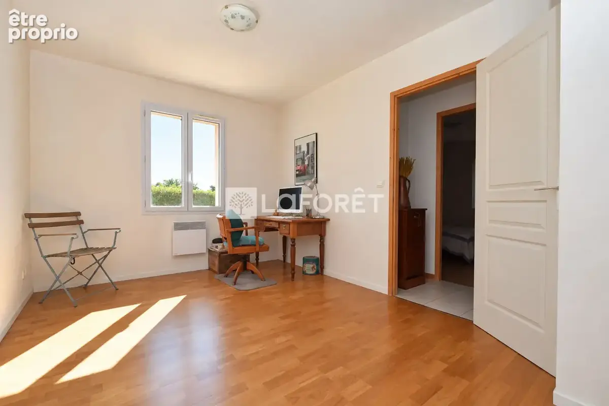 Maison Bagnols En Foret 4 pièces de 103 m2 sur terrain 2000m2 - photo 3