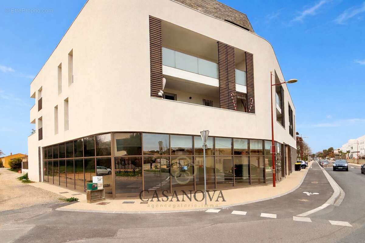 Bureaux neufs 110 m² lumineux avec parkings  Baillargues  Immeuble récent - photo 2