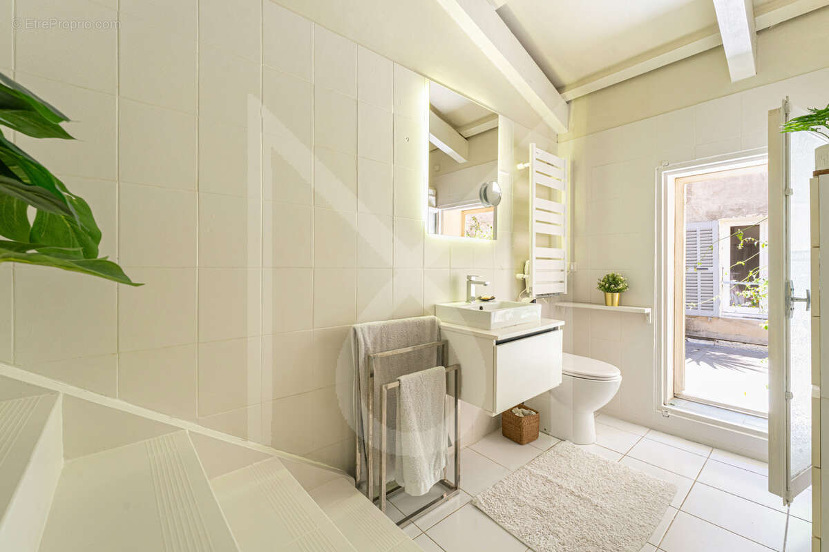 Appartement à MARSEILLE-1E
