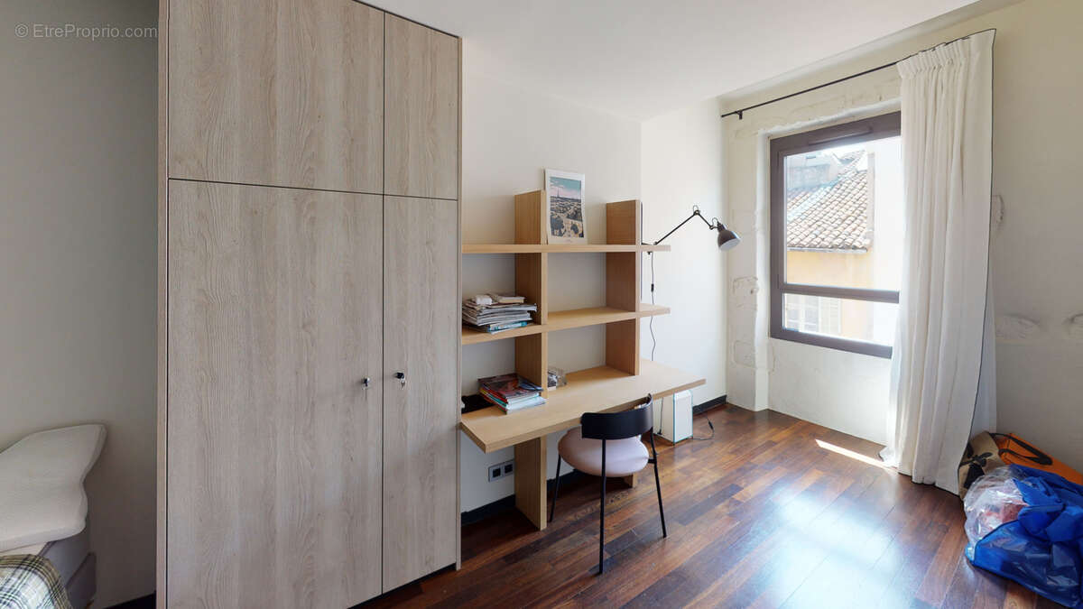 Appartement à MARSEILLE-1E