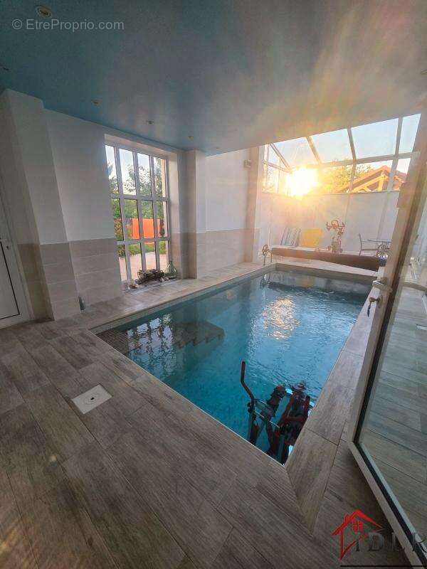 Combs la ville  - maison 320m2 - 4 chambres - 2207eur le m2 - photo 2