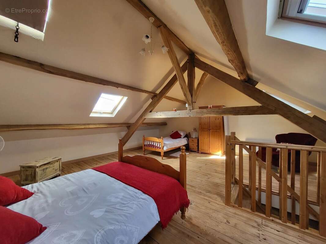 Maison à SAINT-PRIEST-LA-PLAINE