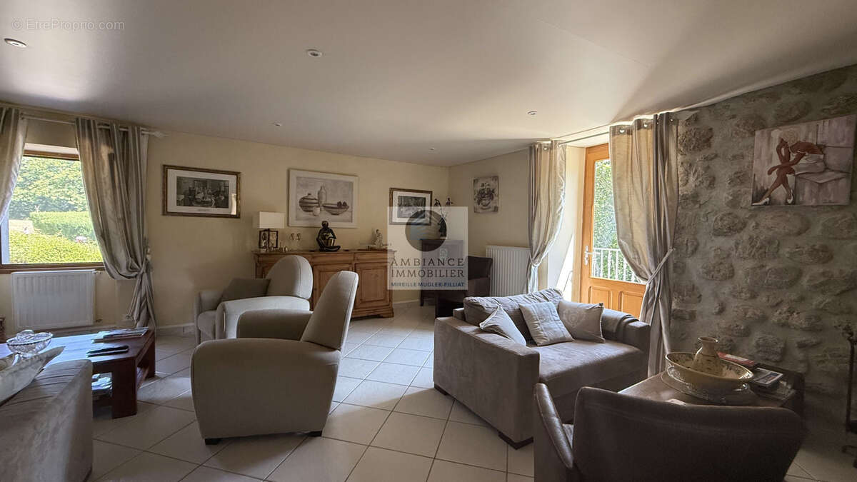 Maison à JAUJAC
