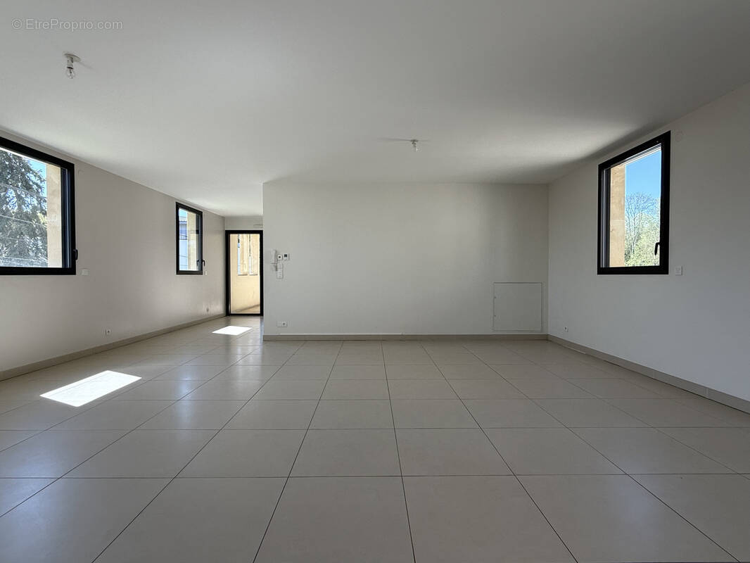 Appartement à CHATEL-SAINT-GERMAIN