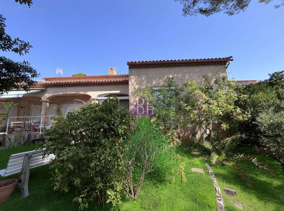 Maison familiale avec  vue mer de l'étage et à 7 minutes de la plage de l'Almanarre et de la gare - photo 2
