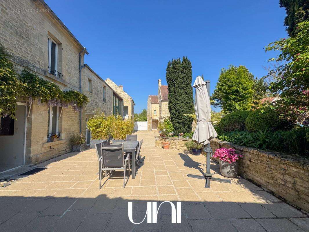 Maison à FONTAINE-HENRY