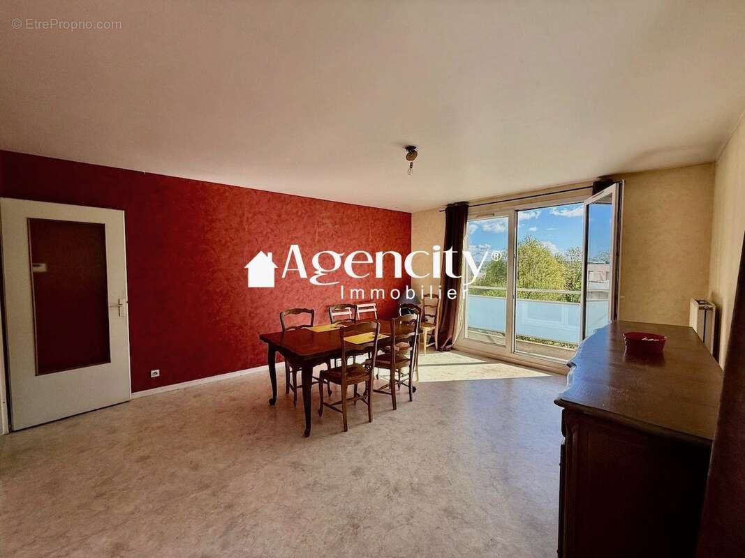 Appartement à SAINT-THIBAULT-DES-VIGNES