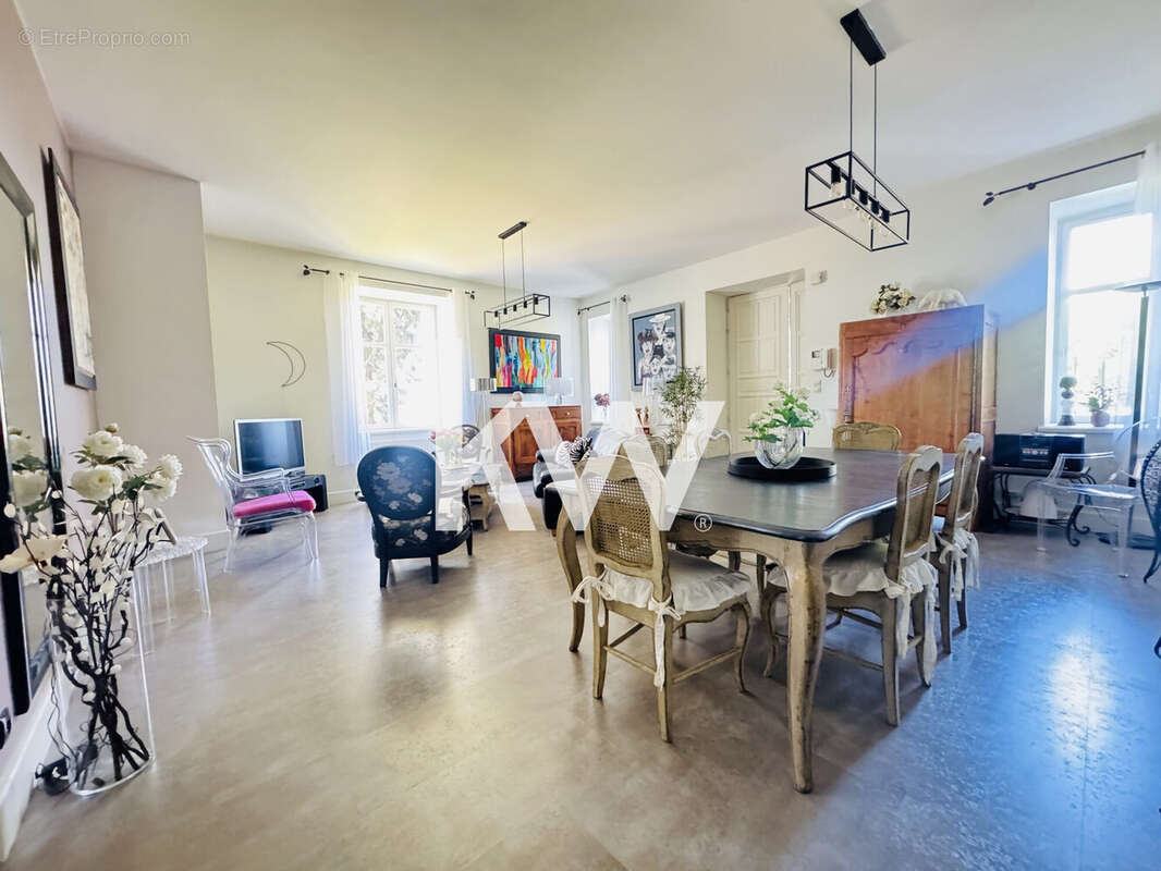 Appartement 132 m² à Saint-Etienne  - photo 4