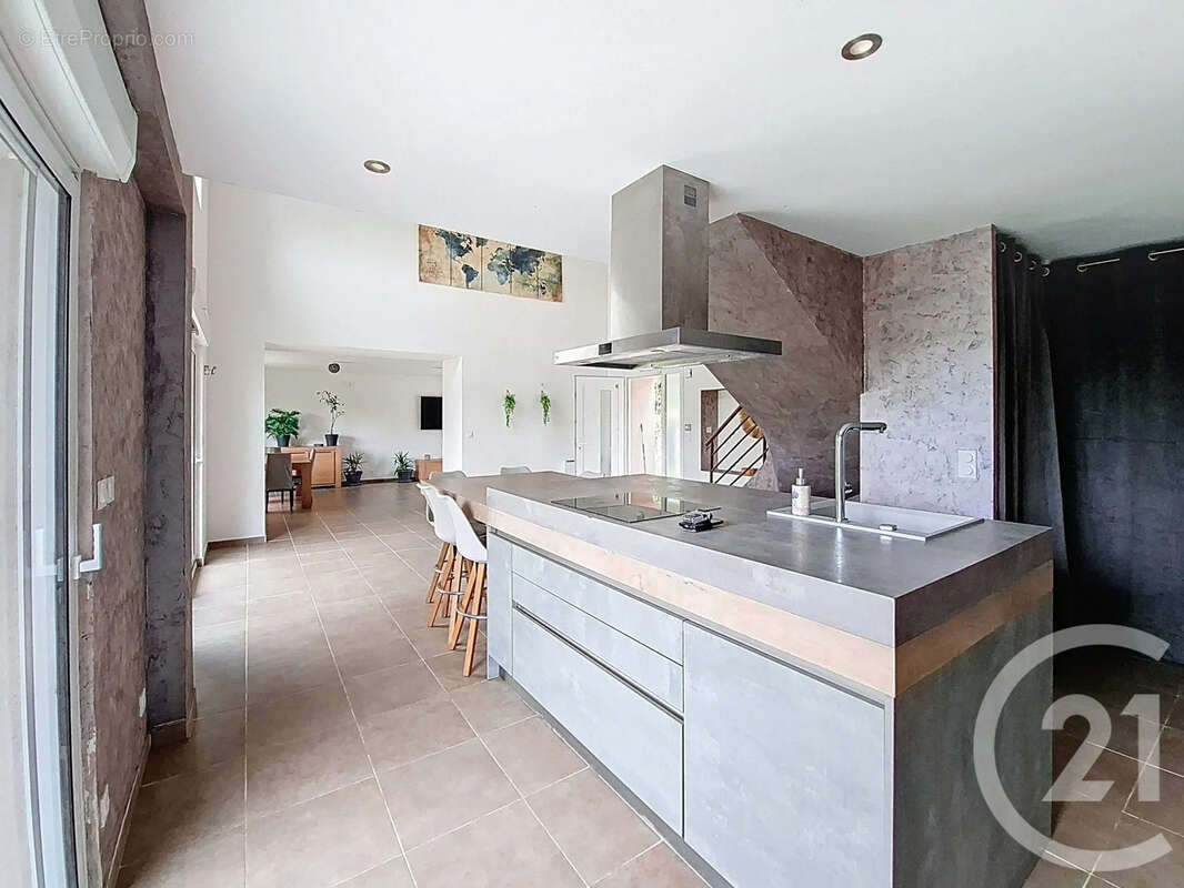 Maison à SAINT-PIERRE-DE-CHANDIEU