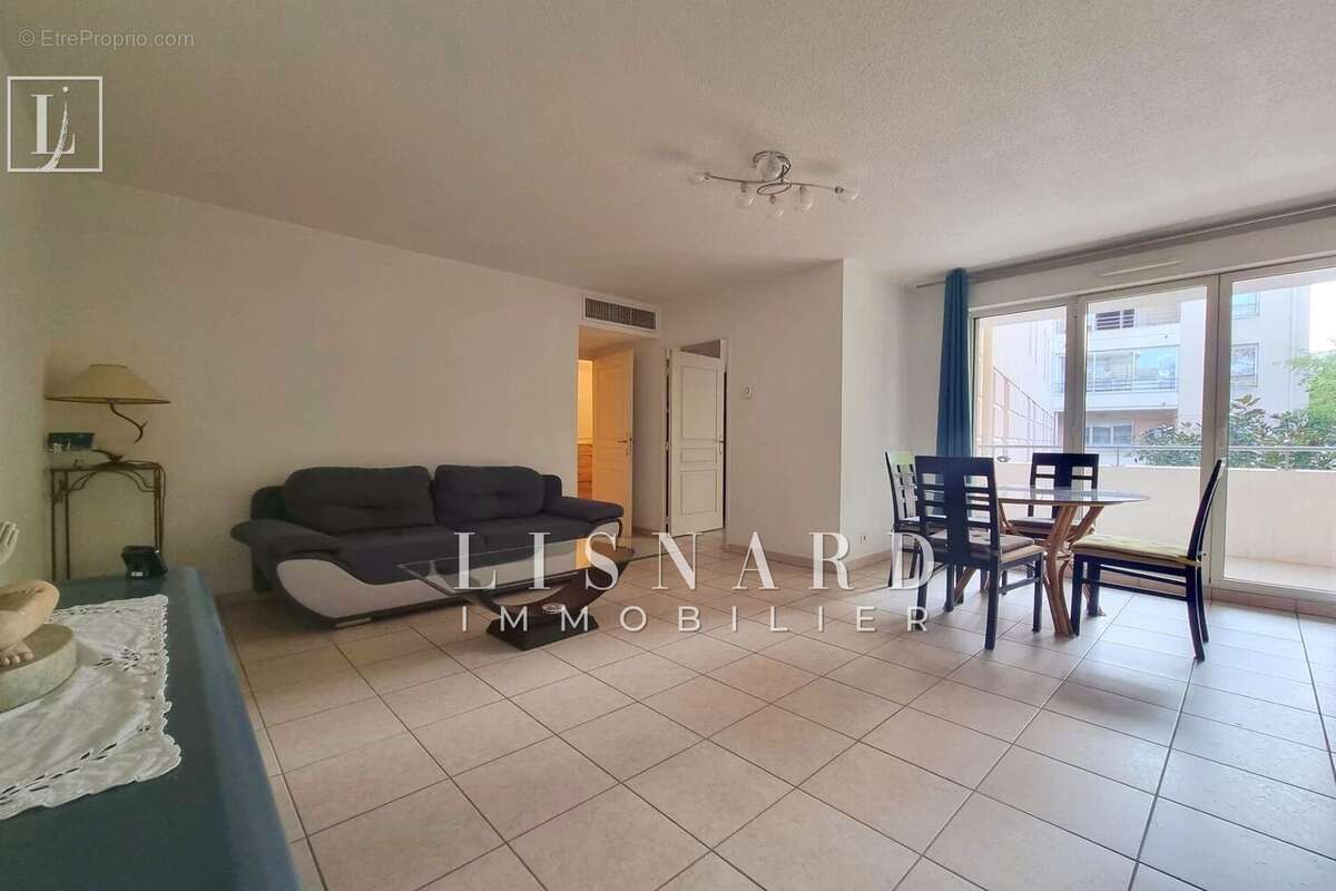 Appartement à VALLAURIS