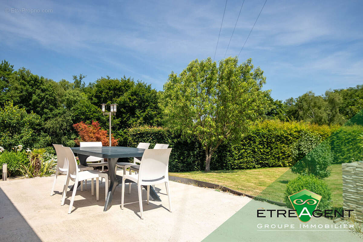 Maison à SAINT-CYR-DE-SALERNE