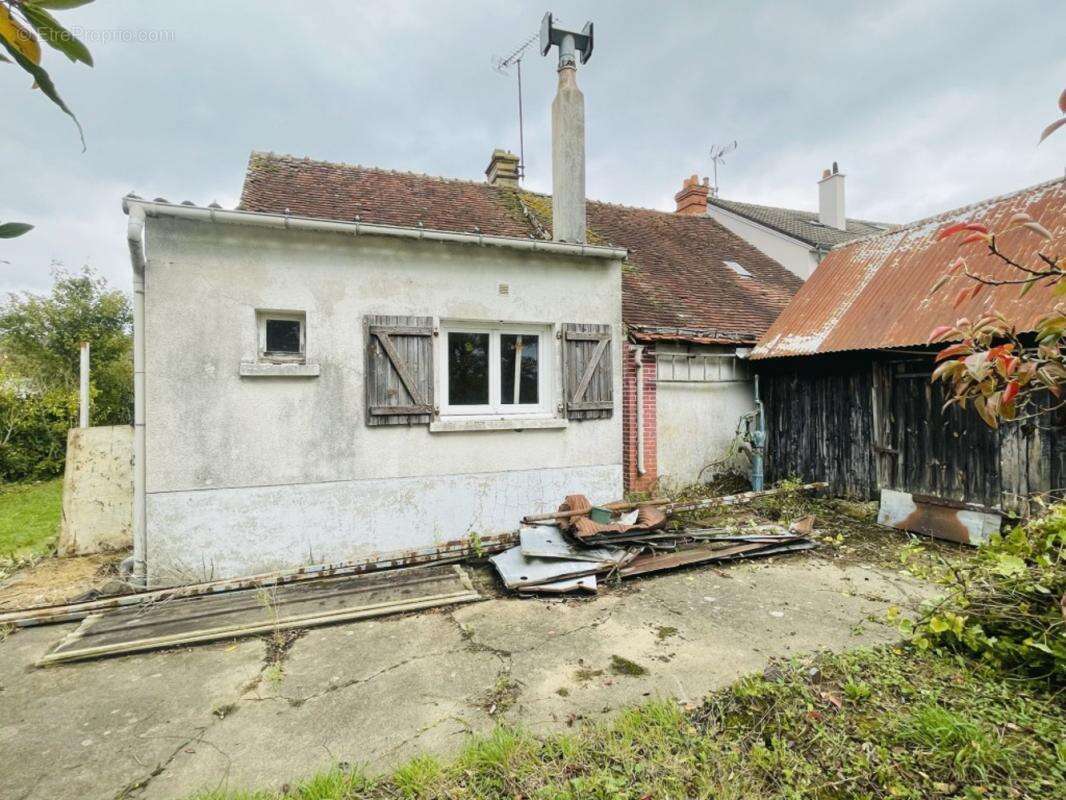 Maison à COURGENARD