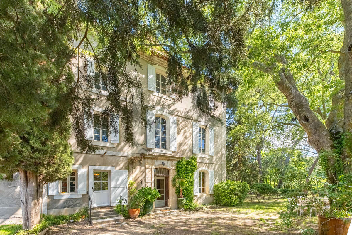 Maison à L'ISLE-SUR-LA-SORGUE