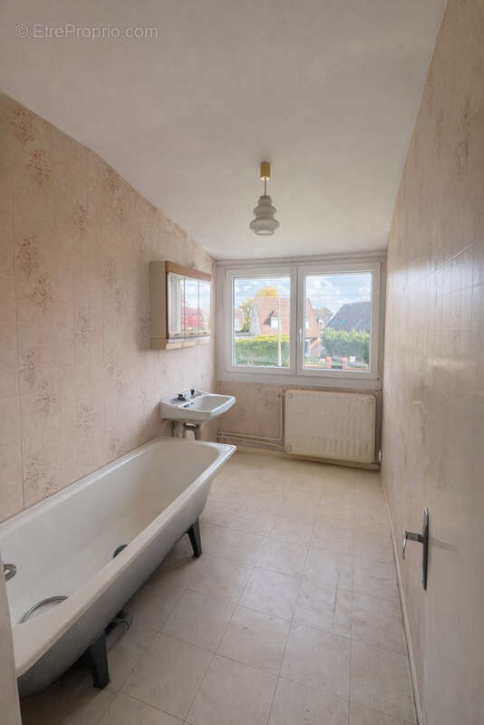 Maison à COURRIERES