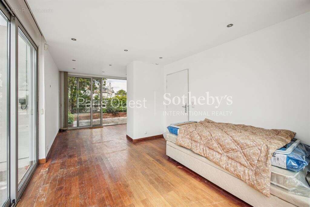 Appartement à NEUILLY-SUR-SEINE