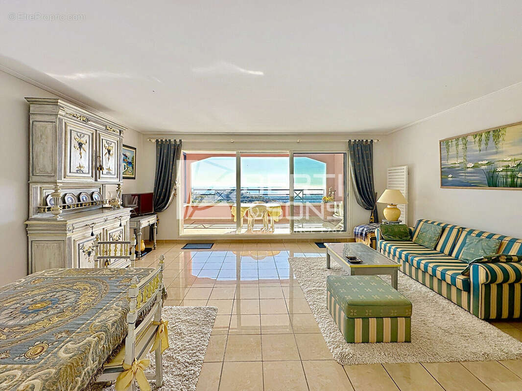 Appartement à MANDELIEU-LA-NAPOULE